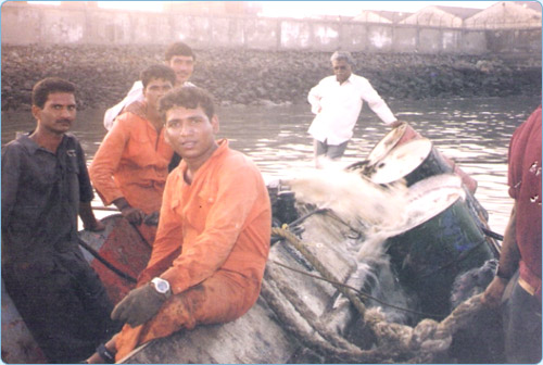 Re-floating the sunken boat & barge